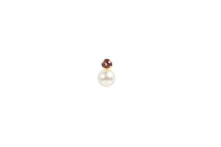 Pearl earring with a pink quartz set in yellow gold on a white background